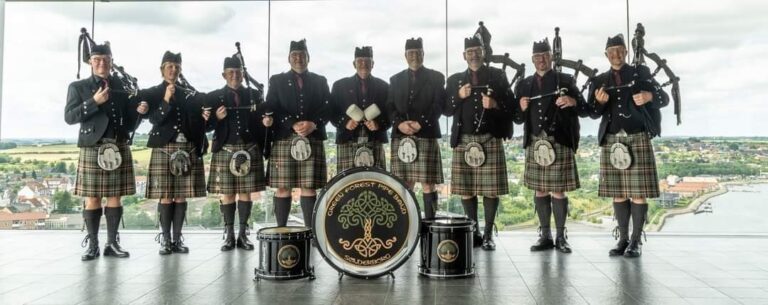 Green Forest Pipe Band spiller kl. 10.00,  12.10 og 14.00
